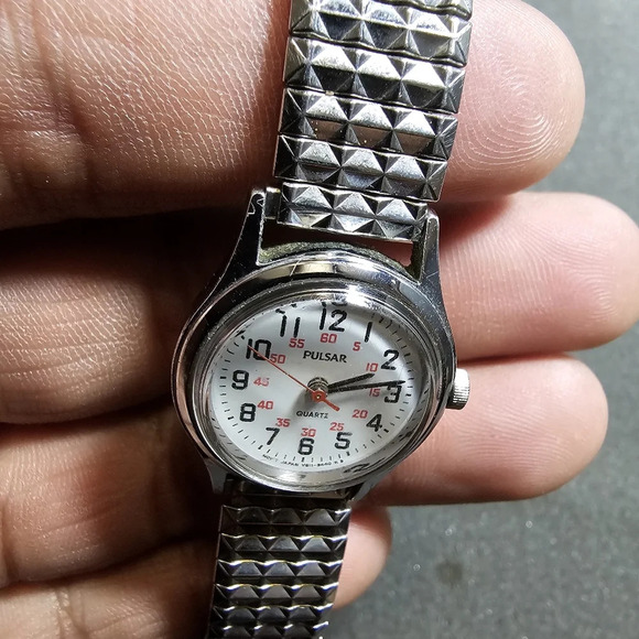 Pulsar By Seiko Ladies Quartz Watch Silver Tone Working V811-0970 shows signs of - Picture 2 of 10